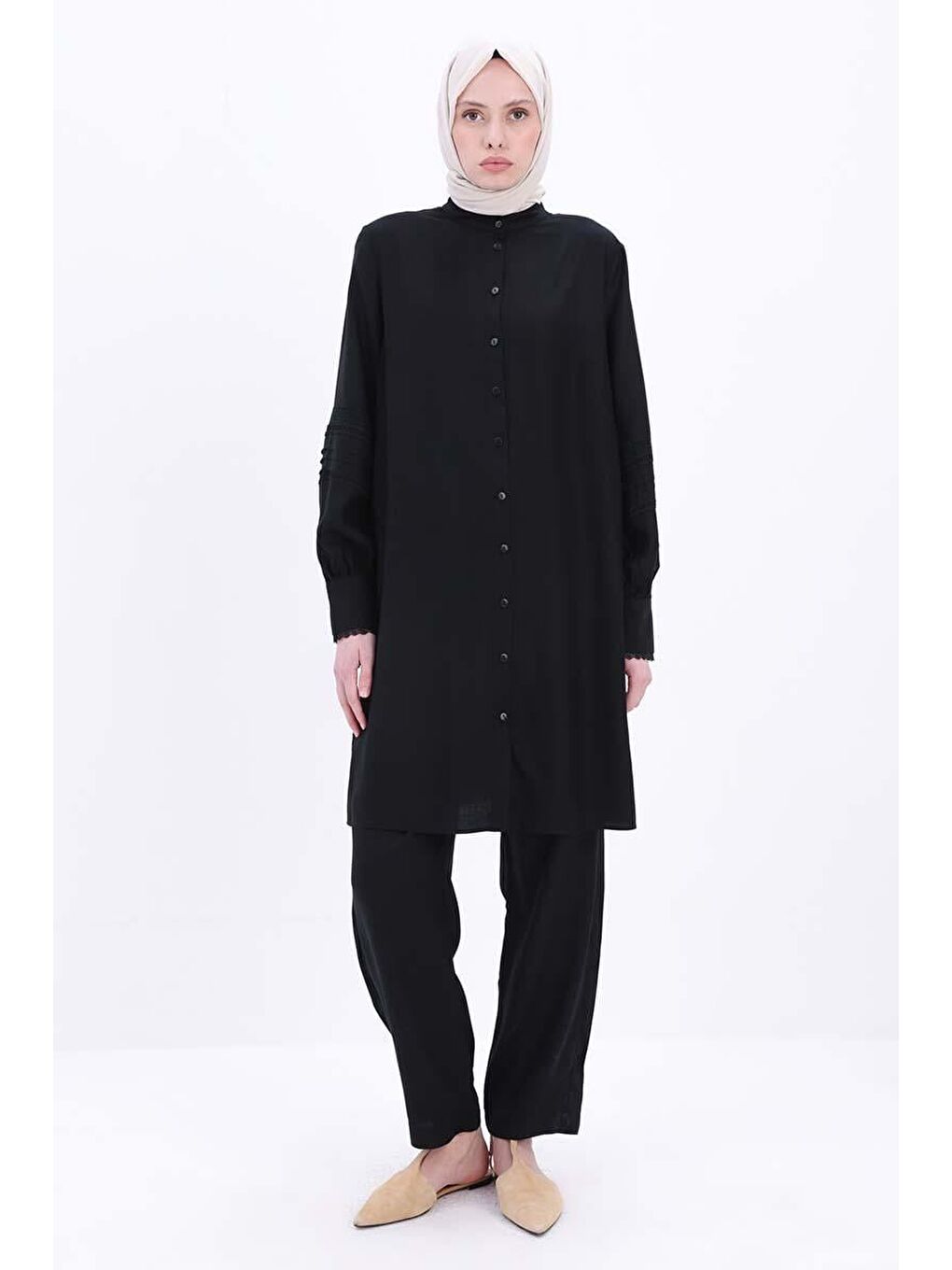 Siyah-Fisto Detaylı Hakim Yaka Pantolonlu Takım-1