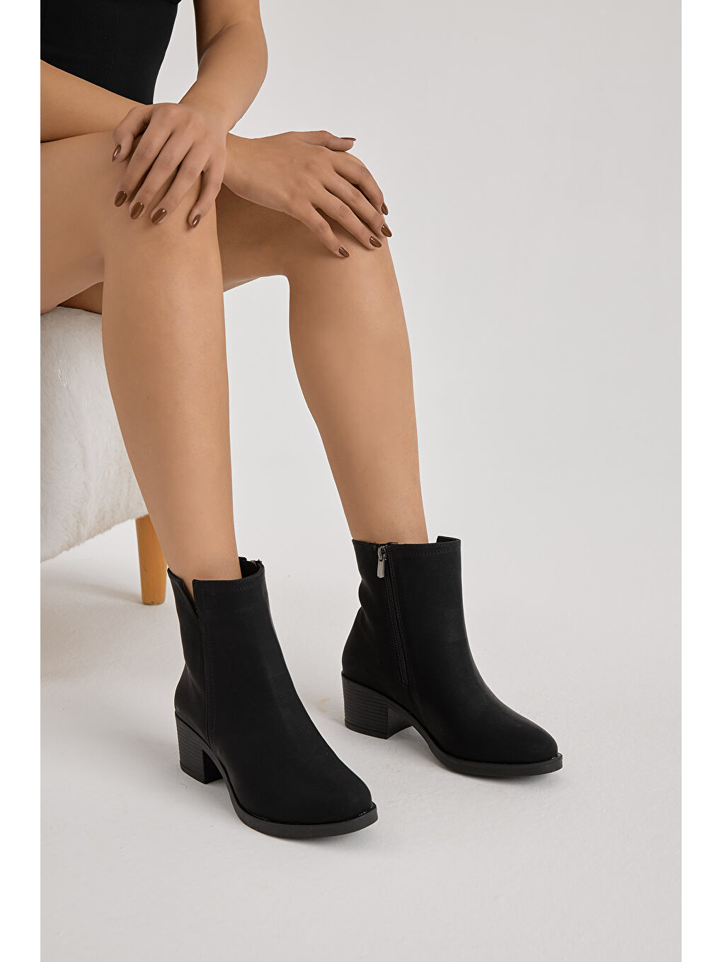 Kadın Siyah Mat Termo Taban Fermuarlı Topuklu Bot-2