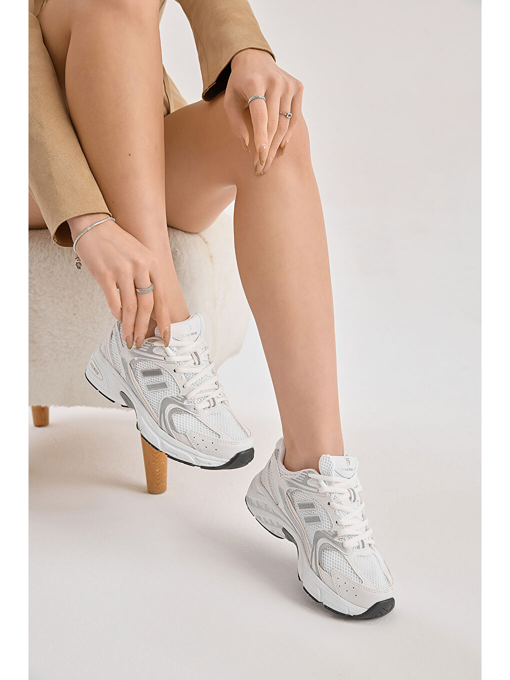 Kadın Beyaz Gümüş Yüksek Faylon Taban Fileli Desenli Spor Ayakkabı-1