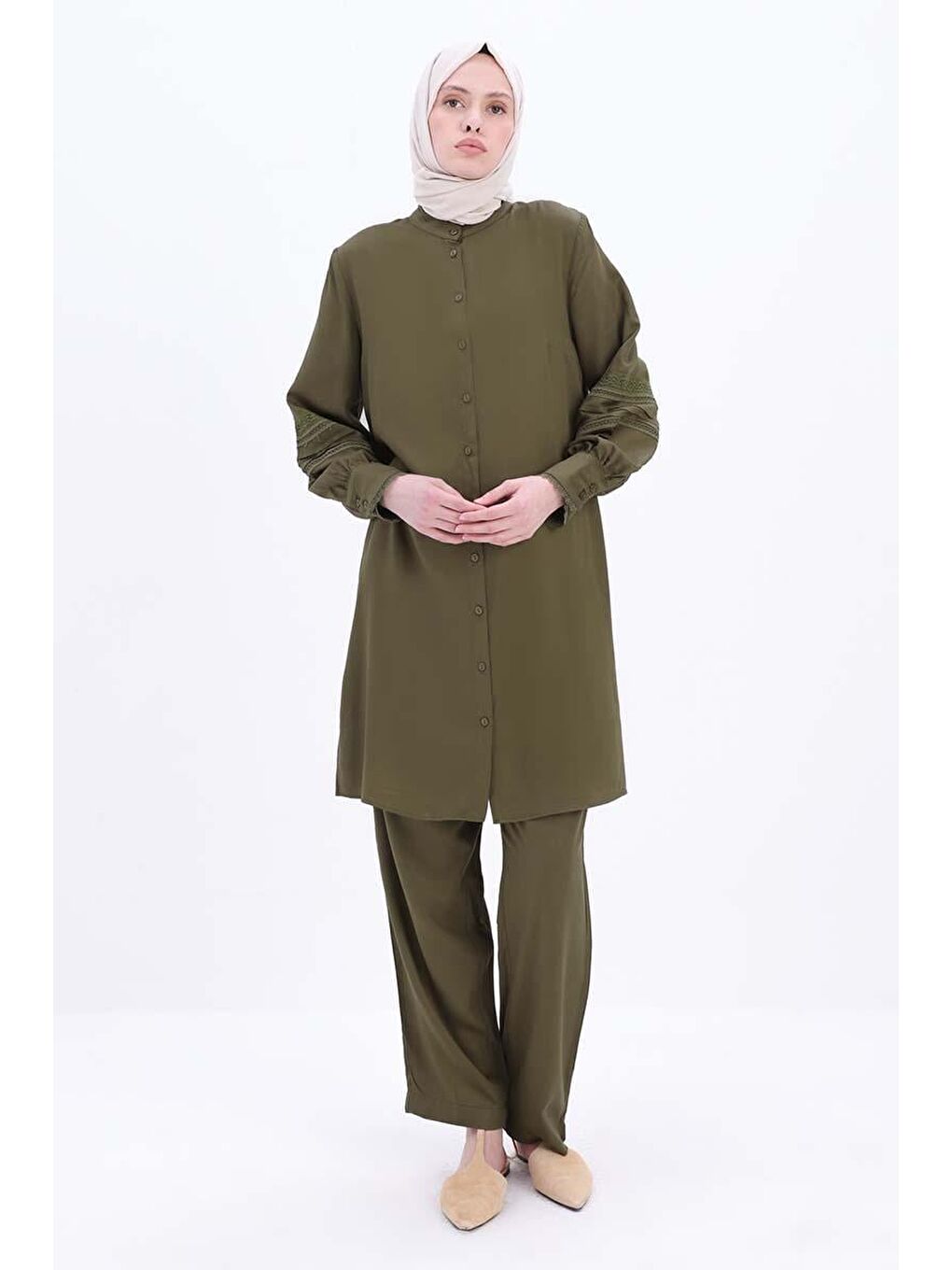 Haki-Fisto Detaylı Hakim Yaka Pantolonlu Takım