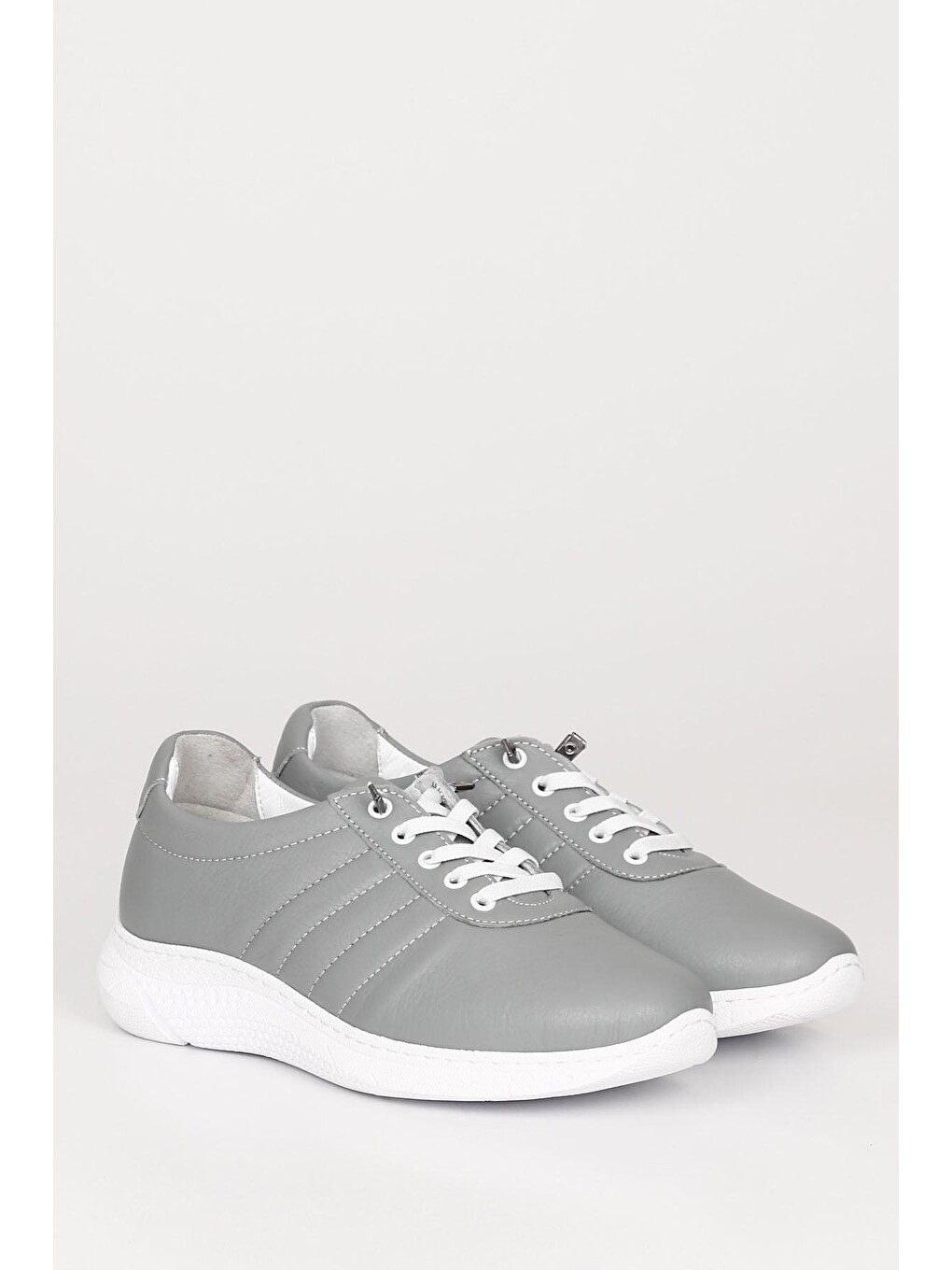 Gri Hakiki Deri Yuvarlak Burun Dolgu Taban Bağcıklı  Kadın Sneaker 42215-1