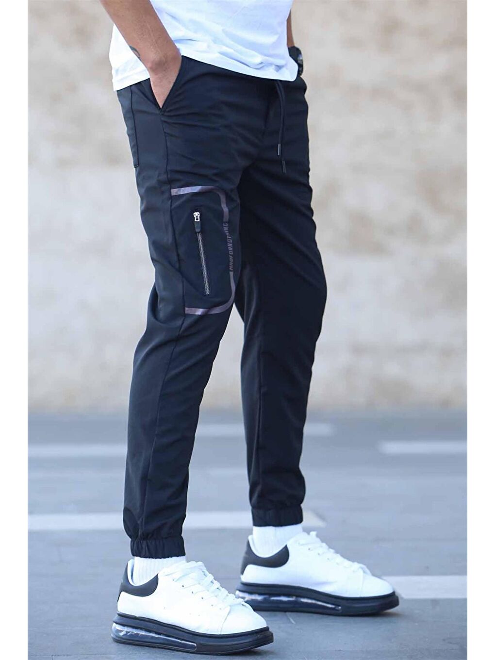 Siyah Paraşüt Kumaş Cep Detaylı Jogger Pantolon 5483-1