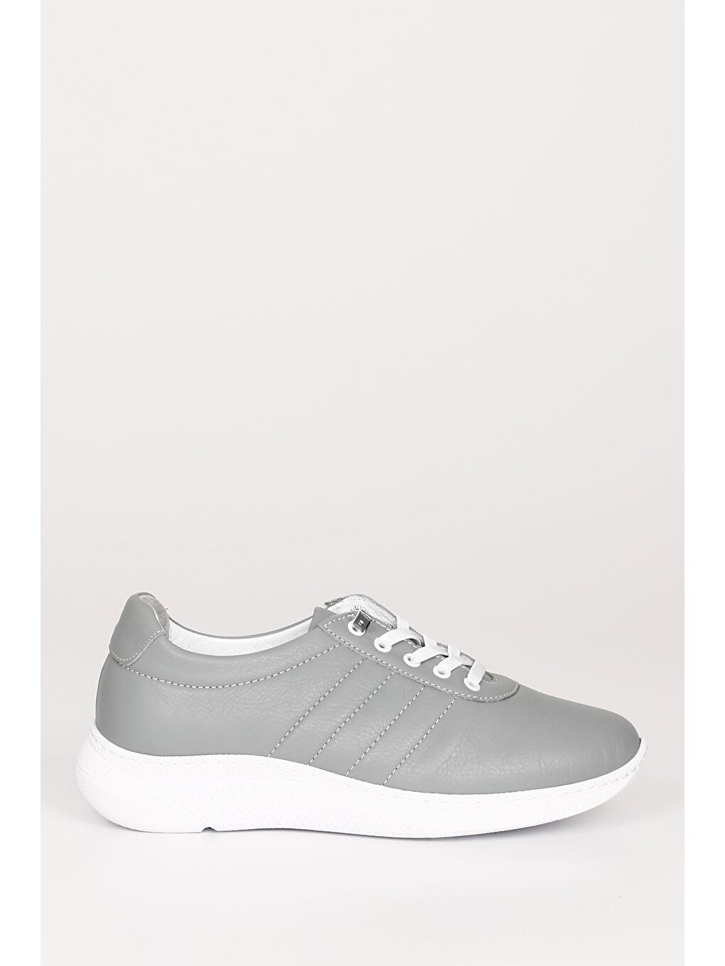 Gri Hakiki Deri Yuvarlak Burun Dolgu Taban Bağcıklı  Kadın Sneaker 42215-3