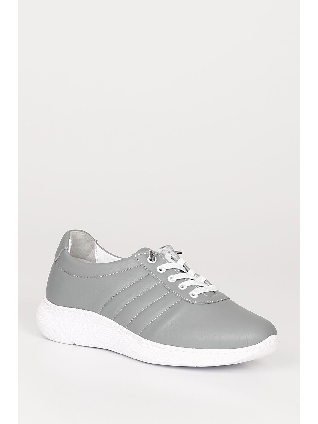 Gri Hakiki Deri Yuvarlak Burun Dolgu Taban Bağcıklı  Kadın Sneaker 42215-4