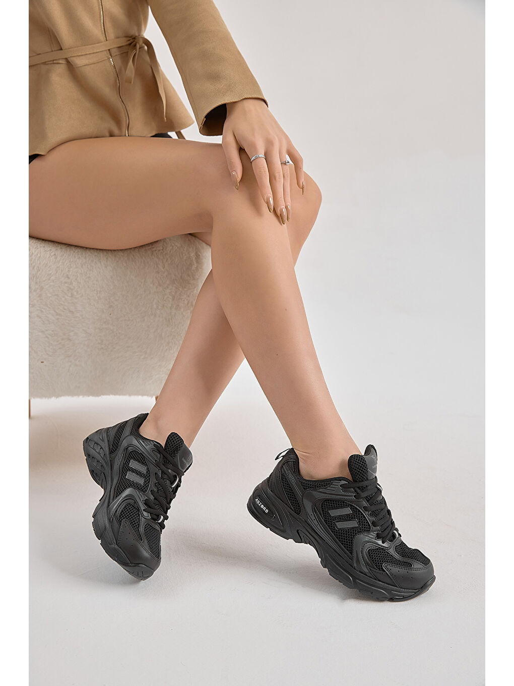 Kadın Siyah Yüksek Faylon Taban Fileli Desenli Spor Ayakkabı-1