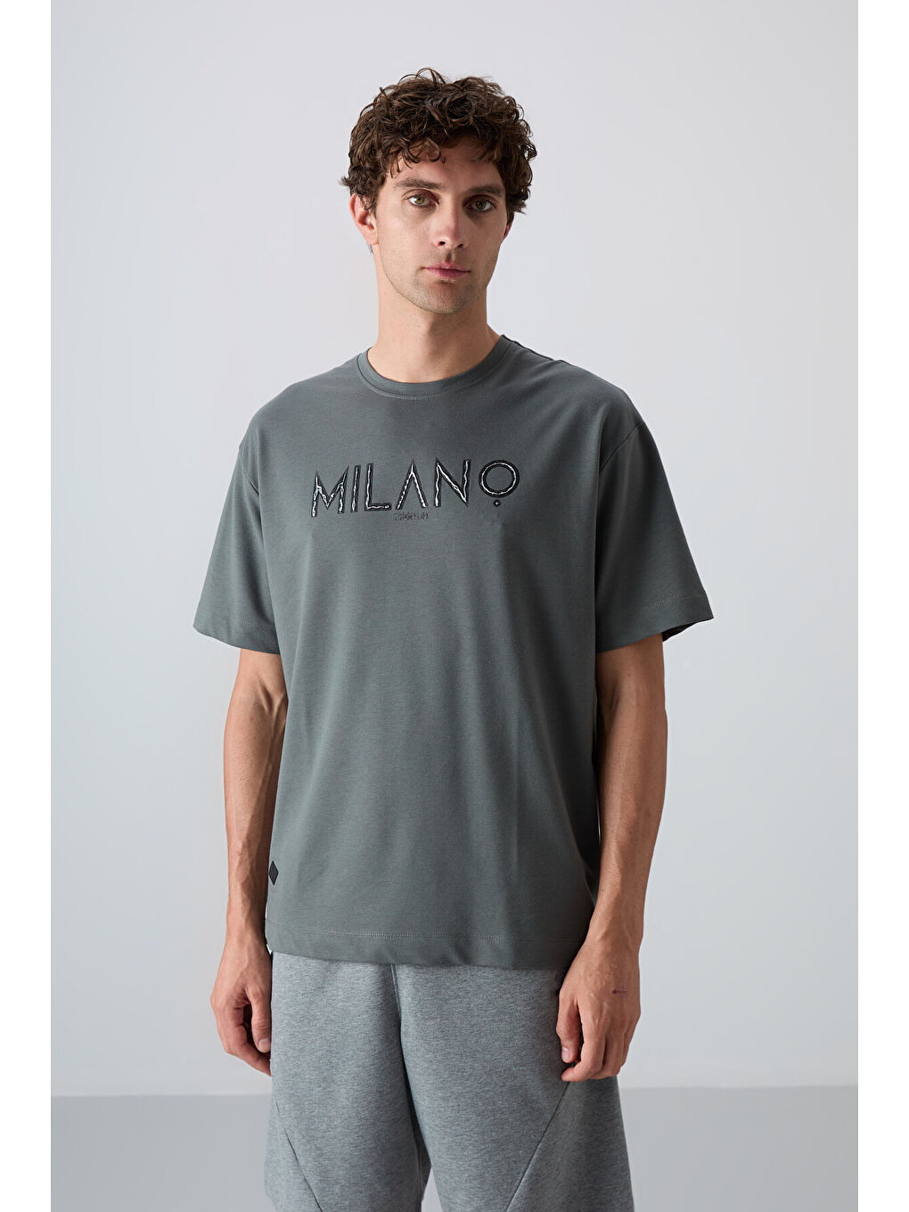 Haki Pamuklu Kalın Yumuşak Dokulu Oversize Fit Baskılı Erkek Tişört - 88345-6