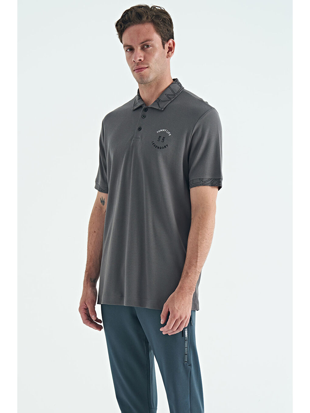 Koyu Gri Yazı Nakışlı Baskı Detaylı Standart Kalıp Polo Yaka Erkek Tişört - 88239-6