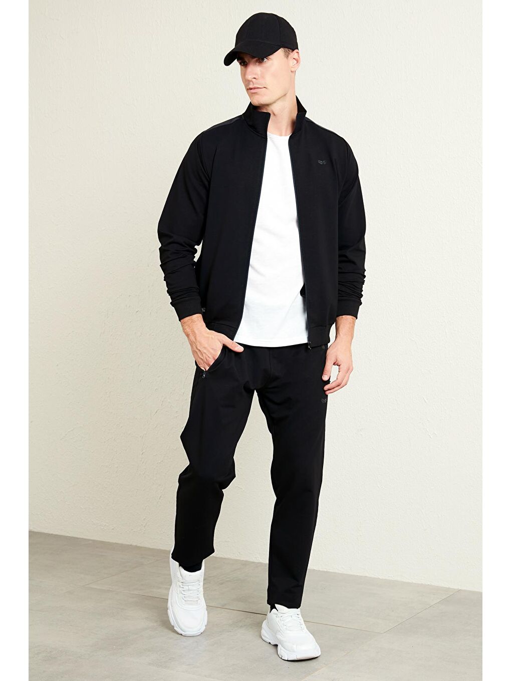 Siyah Büyük Beden Seçeneğiyle Eşofman Takımı 5657021