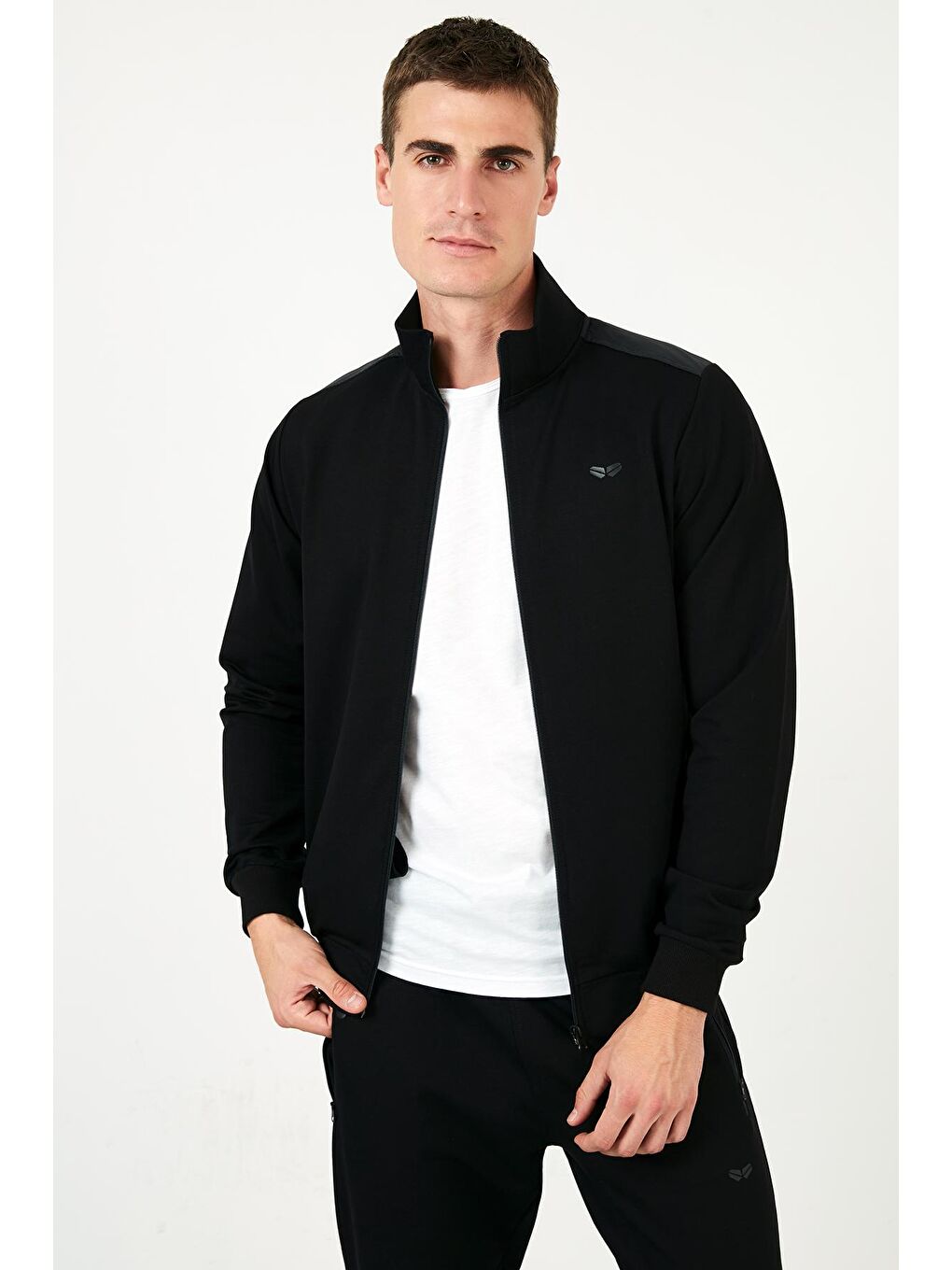 Siyah Büyük Beden Seçeneğiyle Eşofman Takımı 5657021-2