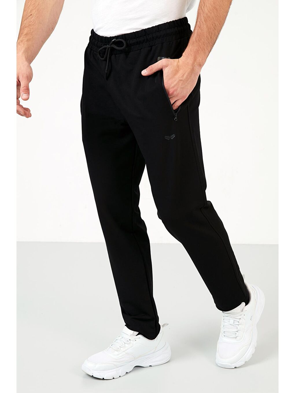 Siyah Büyük Beden Seçeneğiyle Eşofman Takımı 5657021-3