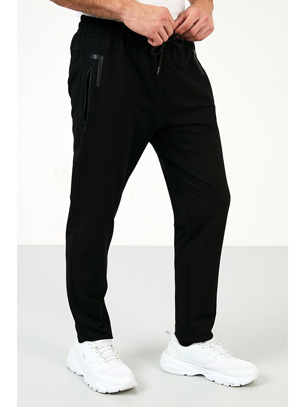 Siyah Büyük Beden Seçeneğiyle Eşofman Takımı 5657021-4