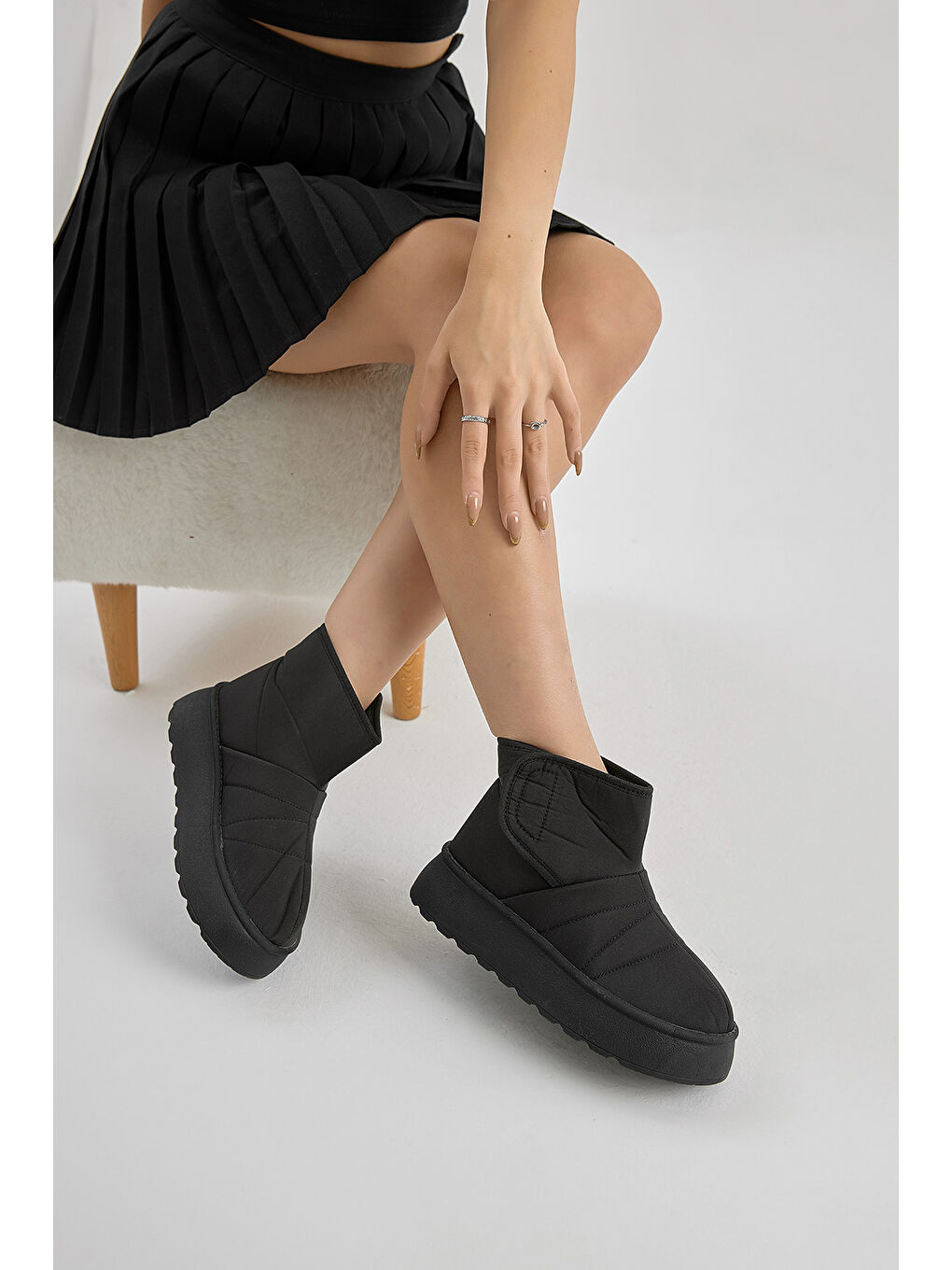 Kadın Siyah Kalın Poli Taban İçi Kürklü Cırtlı Bot-2