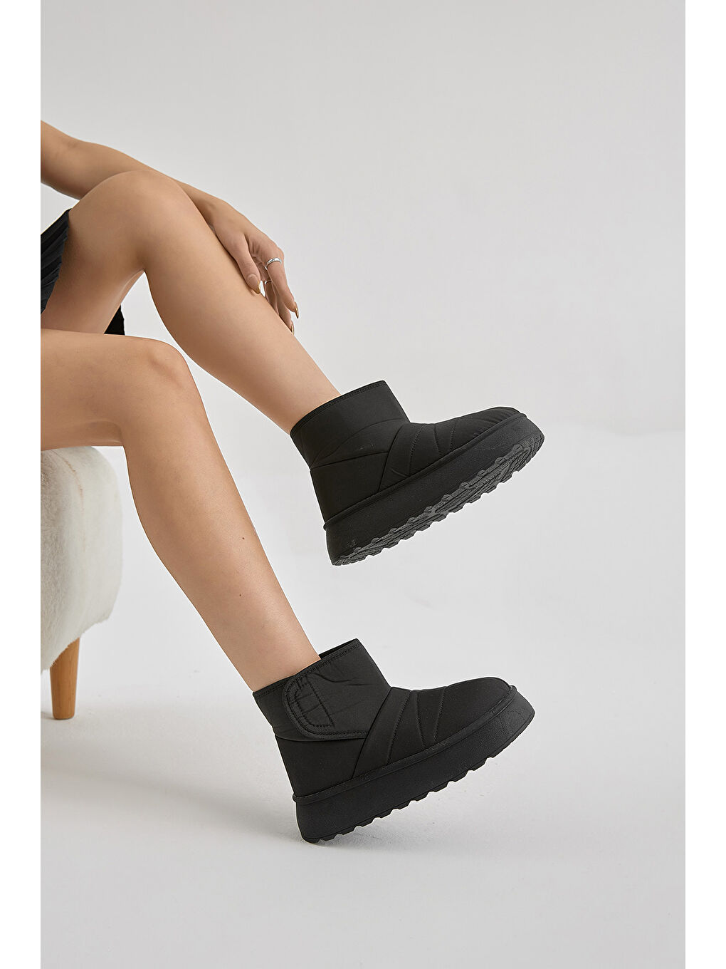 Kadın Siyah Kalın Poli Taban İçi Kürklü Cırtlı Bot-3