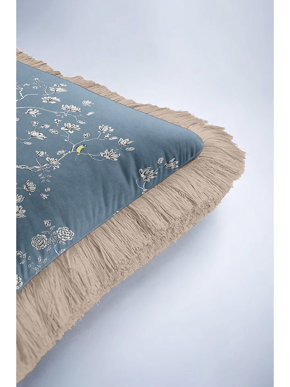 Karışık Çiçekli Bahar Şıklığı Saçaklı Yastık Kılıfı - Doğa Esintili Klasik Mavi Bej Püsküllü Kırlent Kılıfı-6