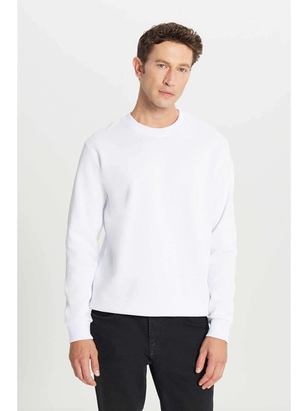 Erkek Beyaz Standart Fit Normal Kesim İçi Polarlı Bisiklet Yaka Sweatshirt