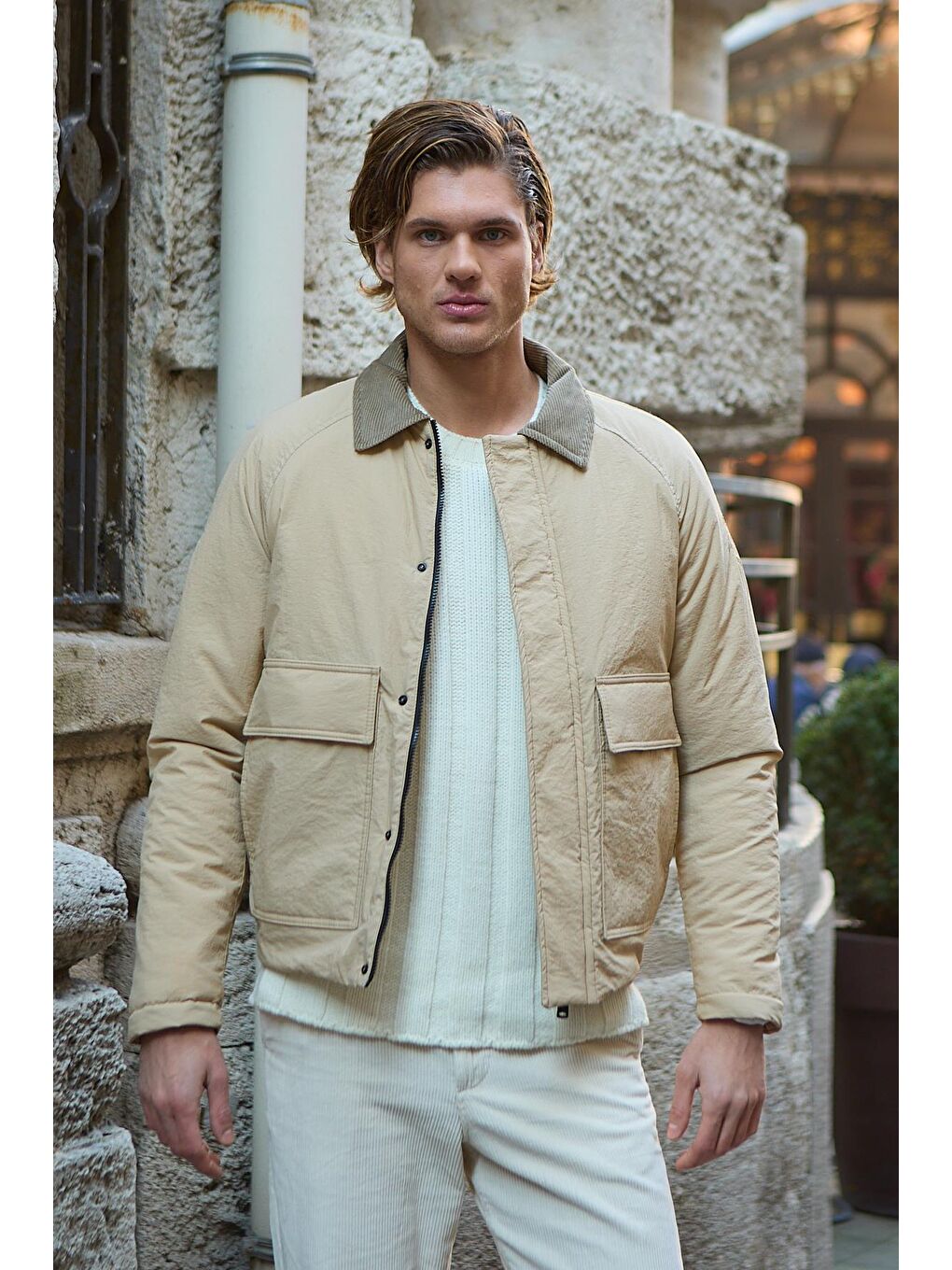 Su Geçirmez Kapitone Bej Mont Kadife Yaka Detaylı Mont