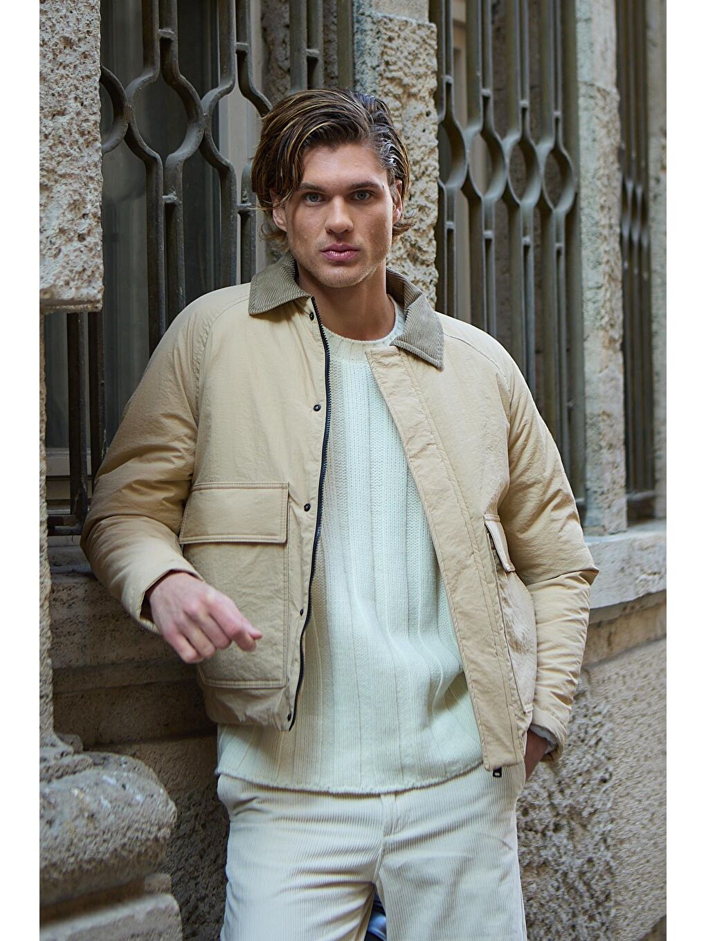 Su Geçirmez Kapitone Bej Mont Kadife Yaka Detaylı Mont-1