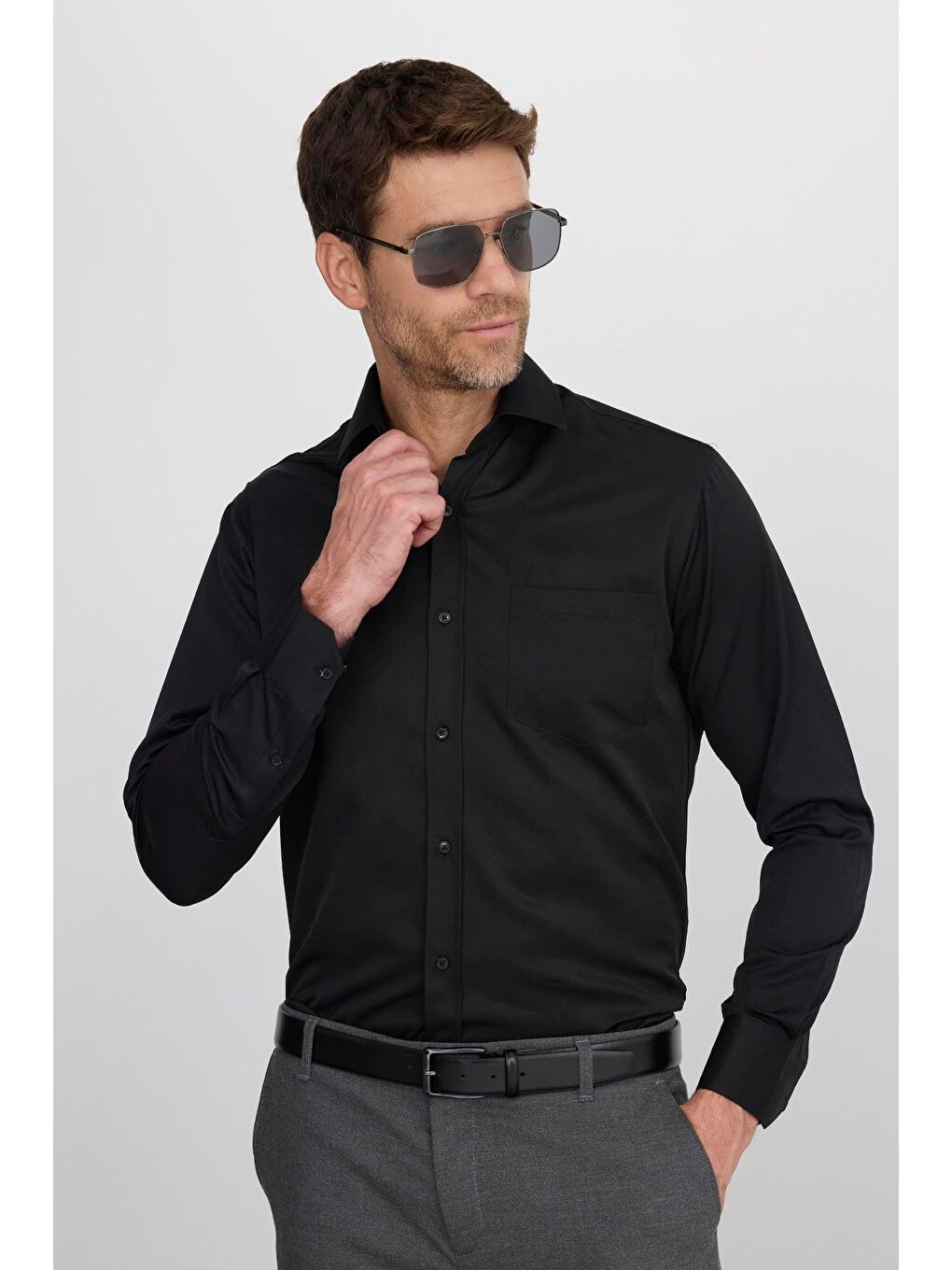 Erkek Regular Fit Klasik Kesim Pamuklu Düz Siyah Gömlek-1