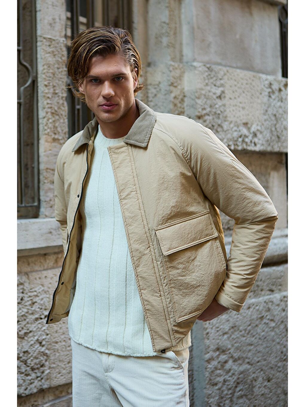 Su Geçirmez Kapitone Bej Mont Kadife Yaka Detaylı Mont-2