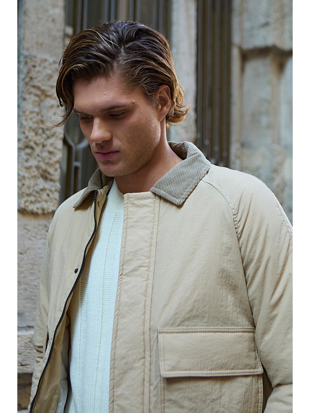 Su Geçirmez Kapitone Bej Mont Kadife Yaka Detaylı Mont-3