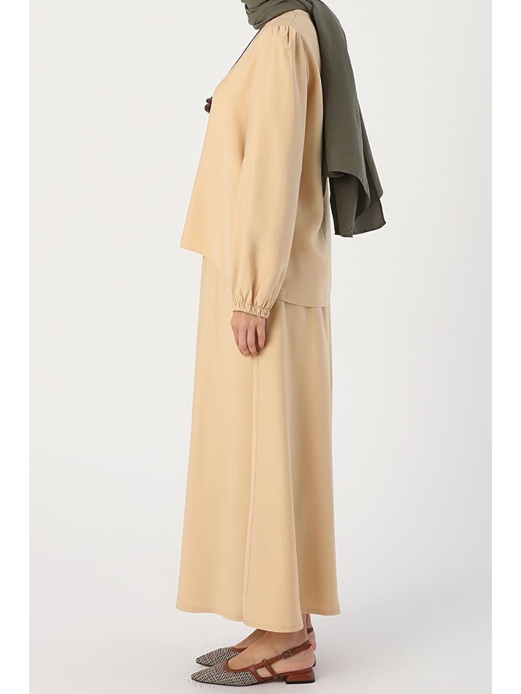 Sarı-Kolyeli Büzgülü Kollu Rahat Kalıp Etekli Takım-2