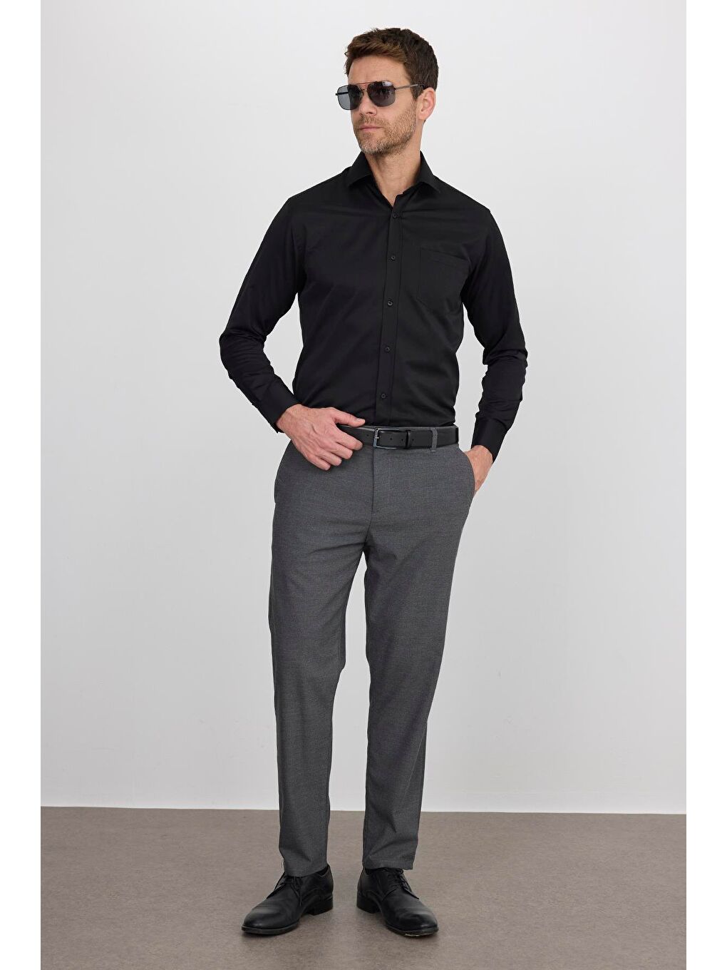 Erkek Regular Fit Klasik Kesim Pamuklu Düz Siyah Gömlek-4
