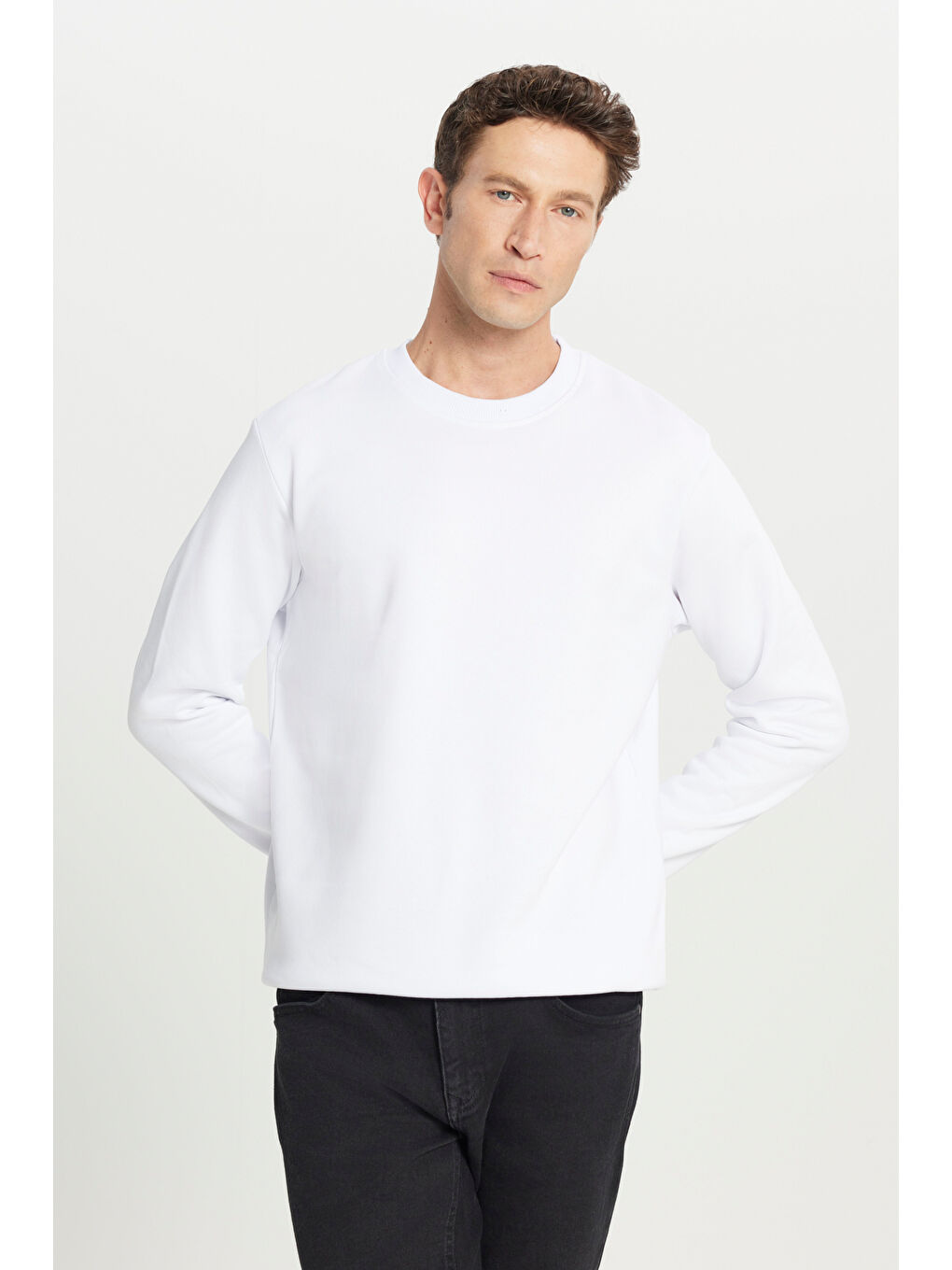 Erkek Beyaz Standart Fit Normal Kesim İçi Polarlı Bisiklet Yaka Sweatshirt-2