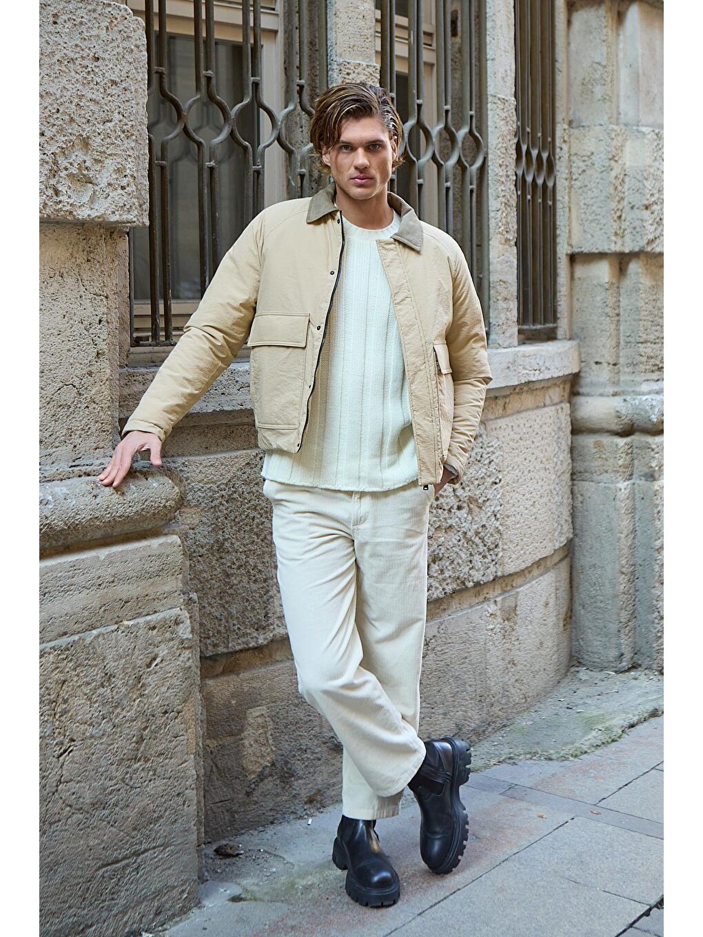 Su Geçirmez Kapitone Bej Mont Kadife Yaka Detaylı Mont-5