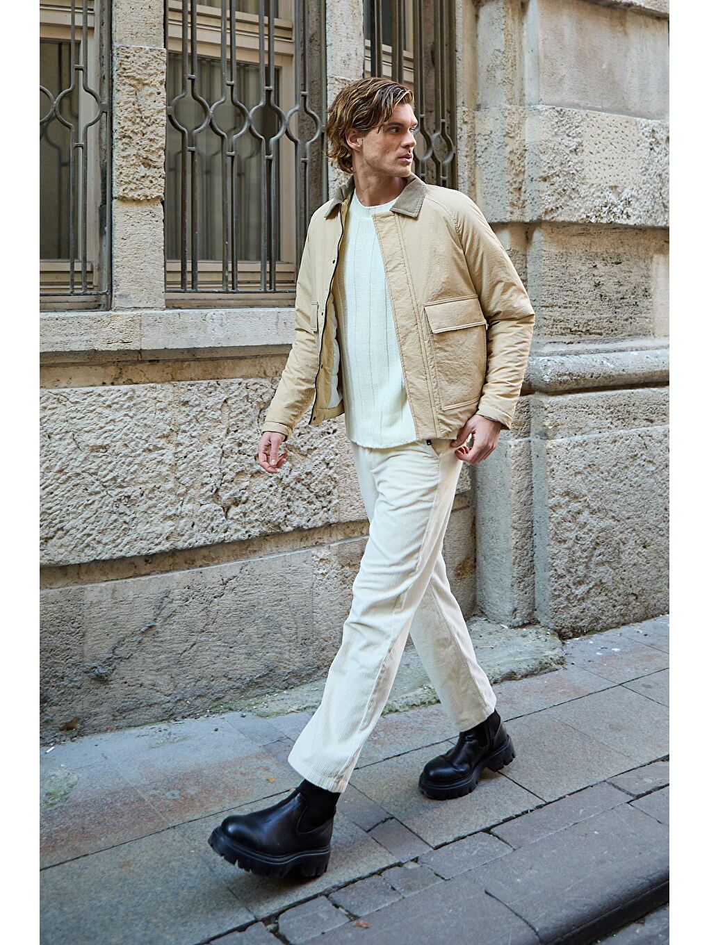 Su Geçirmez Kapitone Bej Mont Kadife Yaka Detaylı Mont-6