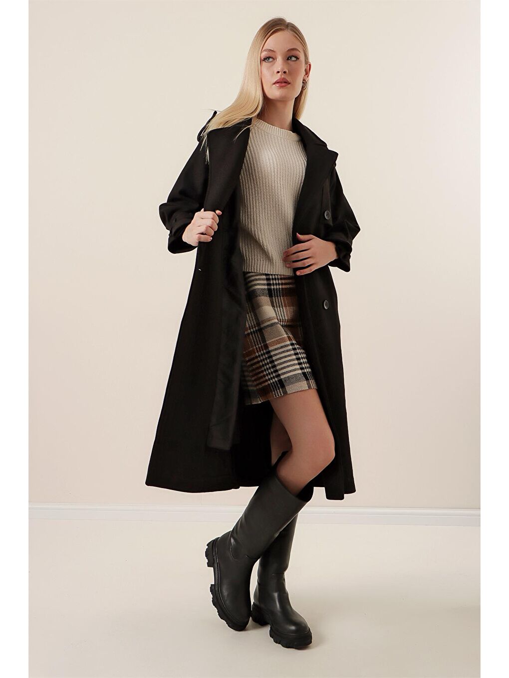 Kadın Siyah Çift Düğmeli Apoletli Cepli Uzun Kaşe Kaban-2