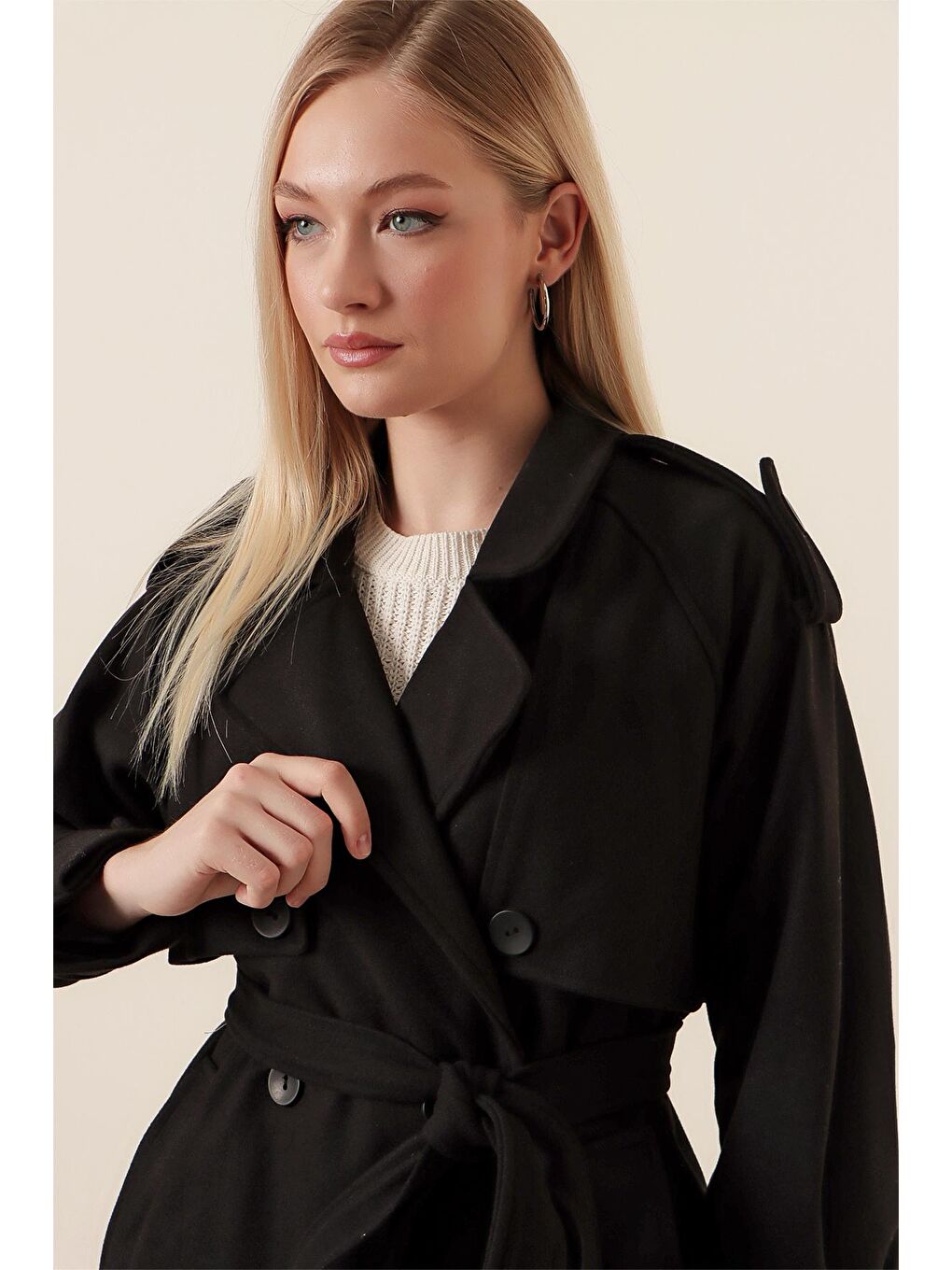 Kadın Siyah Çift Düğmeli Apoletli Cepli Uzun Kaşe Kaban-3