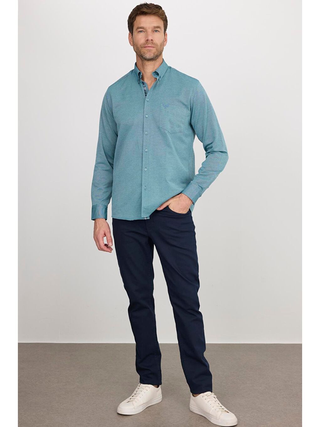 Erkek Regular Fit Klasik Kesim Pamuklu Oxford Doku Tek Cepli Yeşil Düğmeli Yaka Gömlek-3