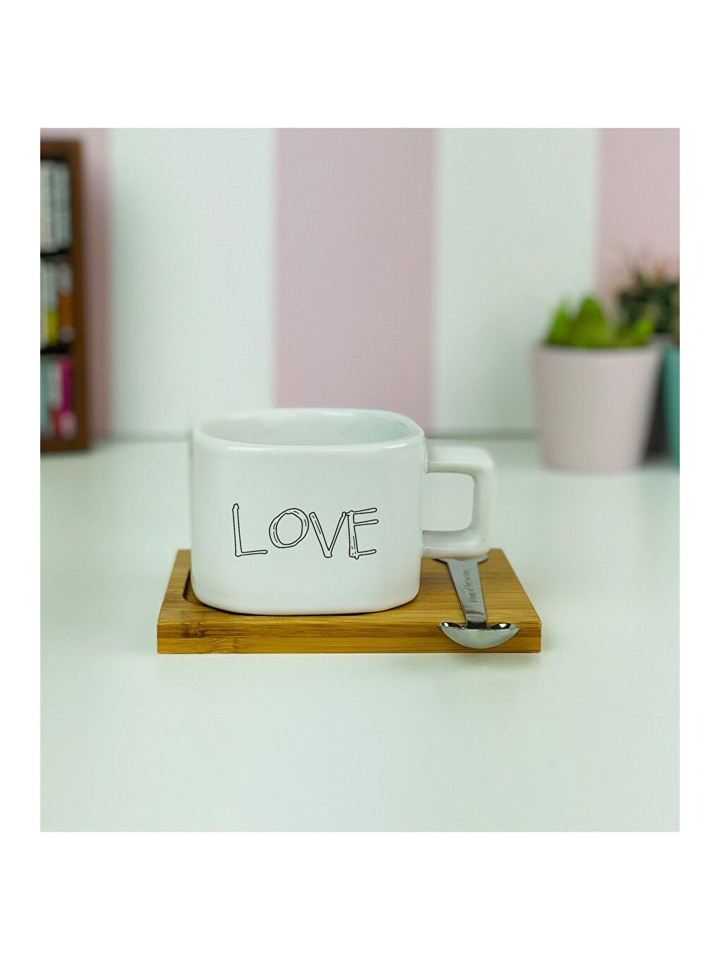 Karışık Love Tasarımlı Ahşap Standlı Kupa