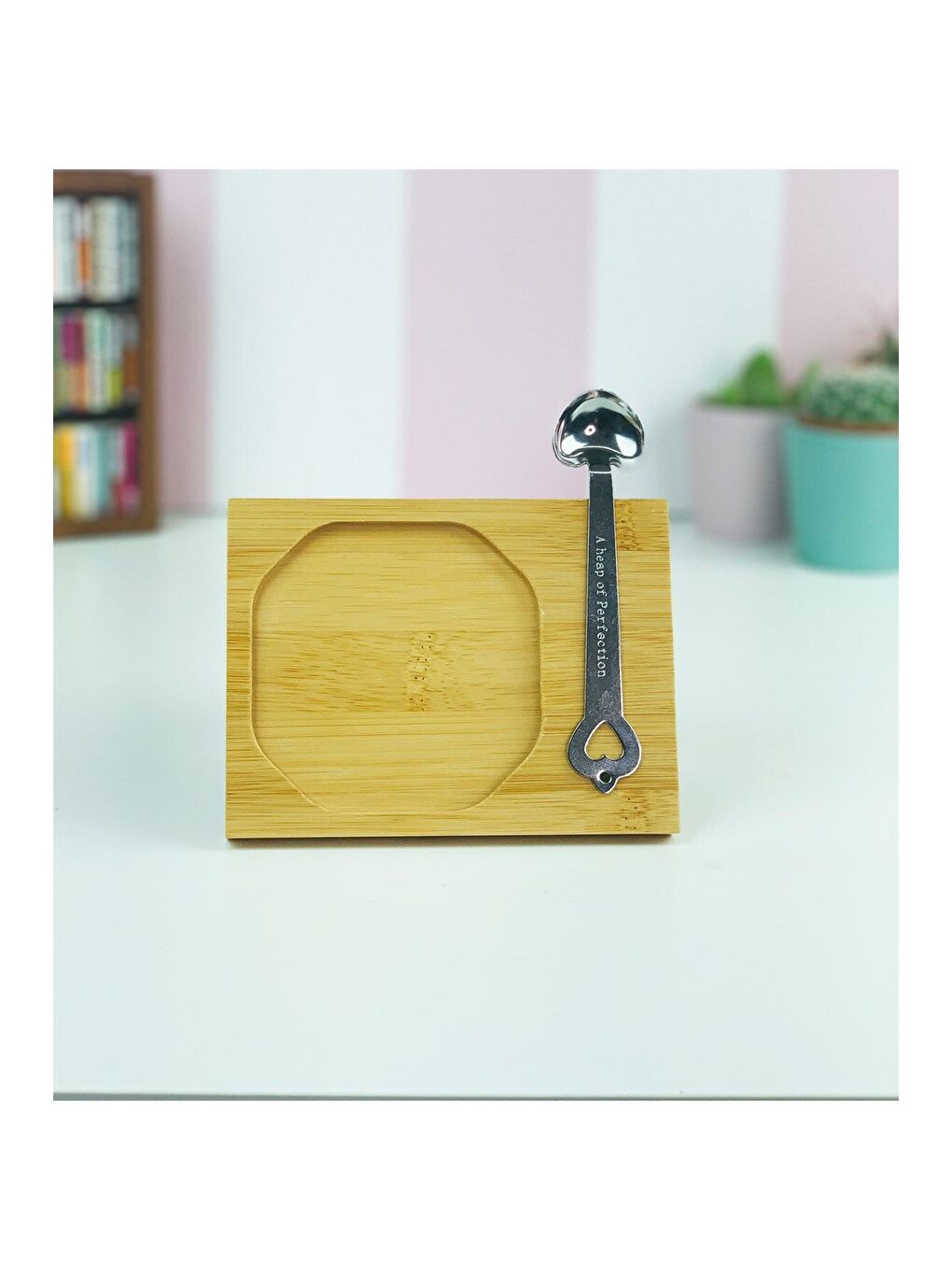 Karışık Love Tasarımlı Ahşap Standlı Kupa-2