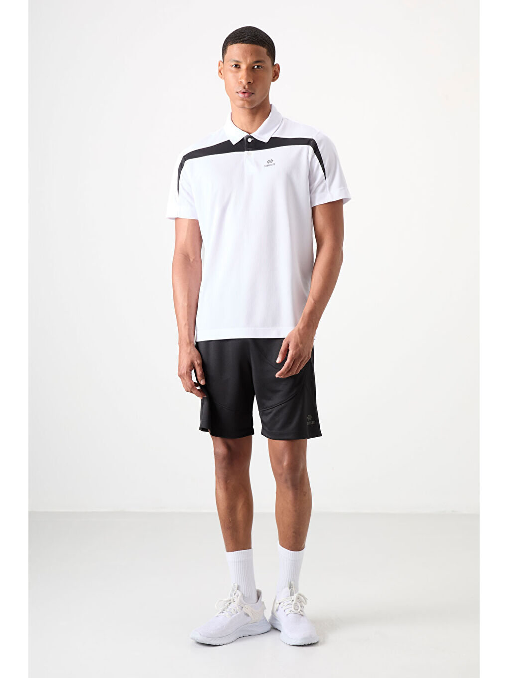 Beyaz Polyester Nefes Alan Dokulu İnce Esnek Standart Fit Polo Yaka Erkek Performans Tişört - 88392-2