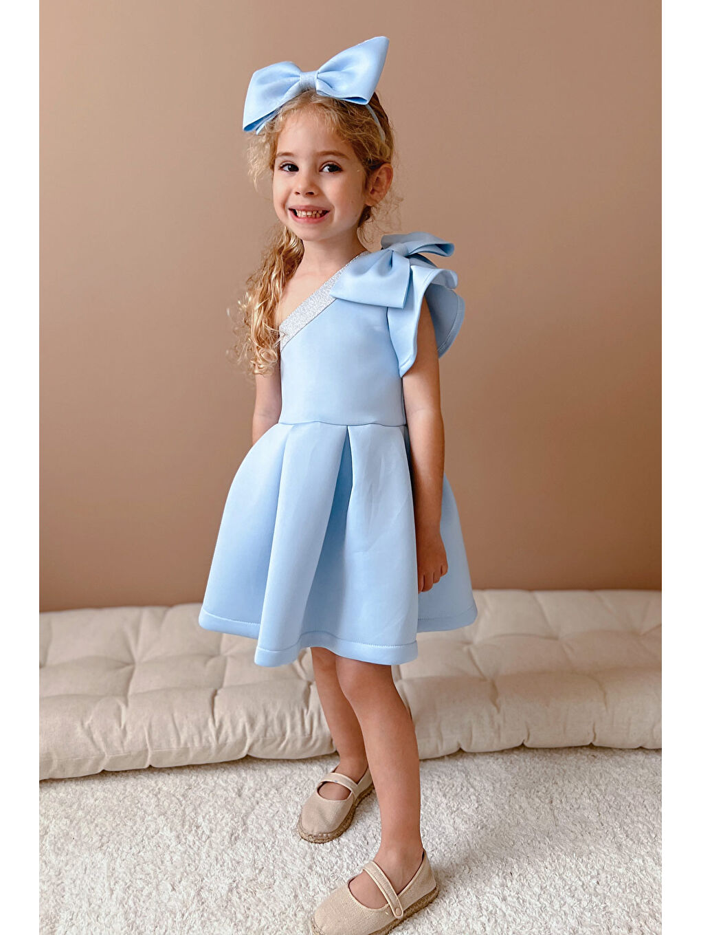 Mavi Fırfırlı Tek Omuzlu Fiyonk Detaylı Kız Çocuk Elbise - Mildred