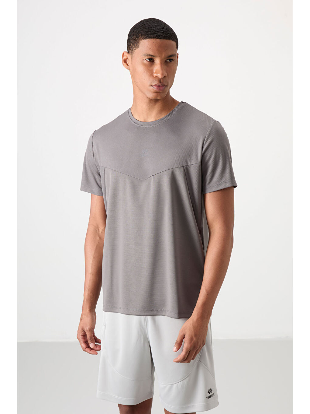 Koyu Gri Polyester Nefes Alan Dokulu İnce Esnek Standart Fit Erkek Performans Tişört - 88391-6