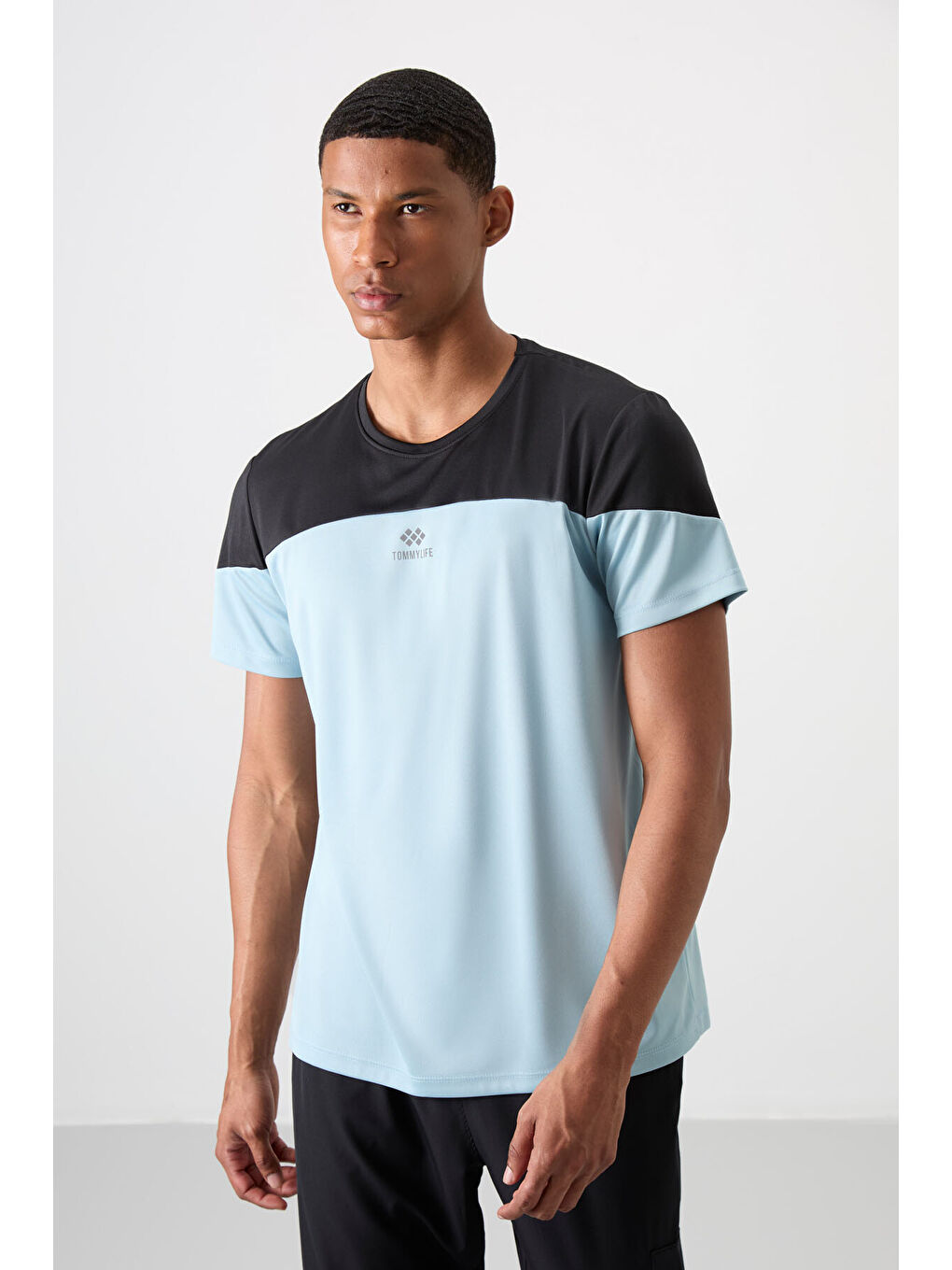 Açık Mavi Polyester Nefes Alan Dokulu İnce Esnek Standart Fit Erkek Performans Tişört - 88386