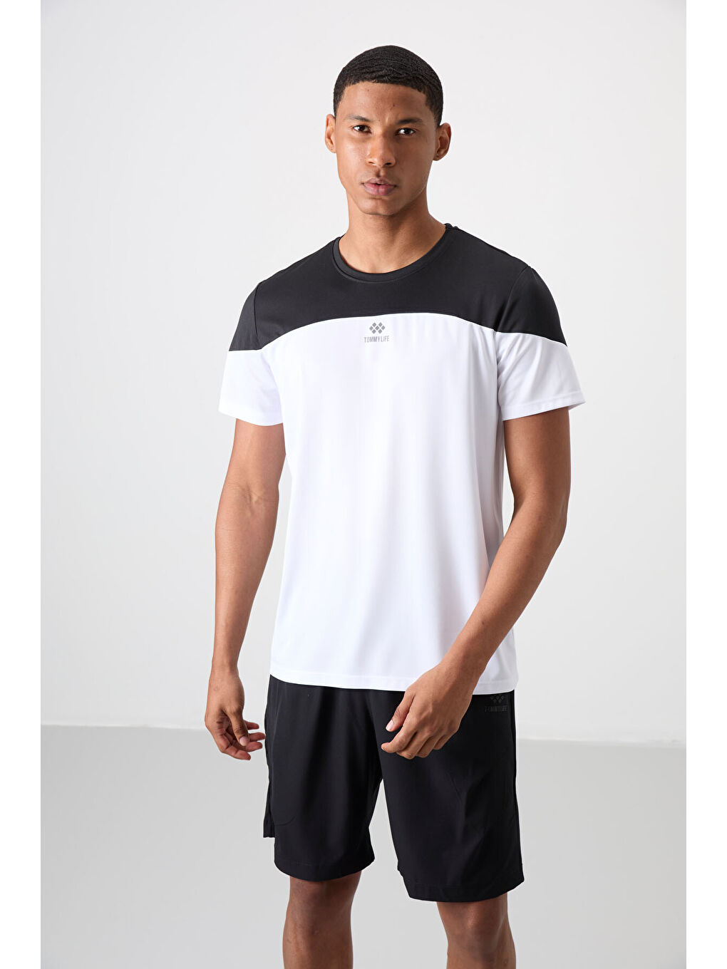 Beyaz Polyester Nefes Alan Dokulu İnce Esnek Standart Fit Erkek Performans Tişört - 88386