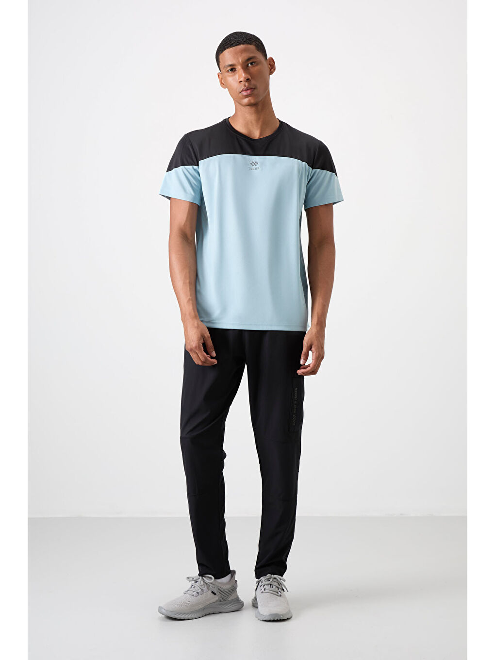 Açık Mavi Polyester Nefes Alan Dokulu İnce Esnek Standart Fit Erkek Performans Tişört - 88386-2