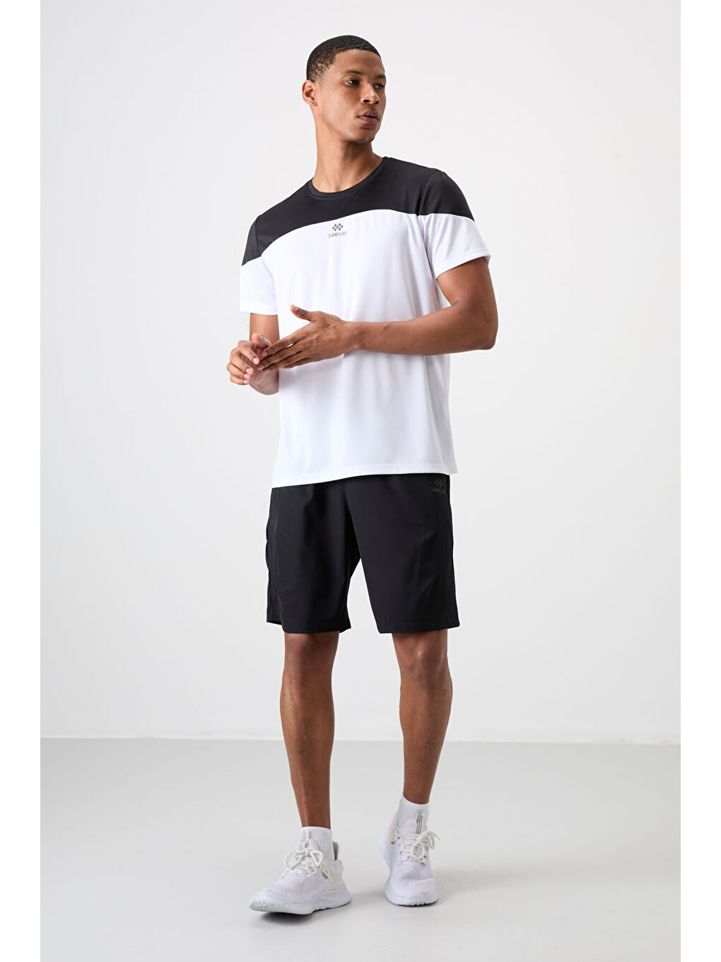 Beyaz Polyester Nefes Alan Dokulu İnce Esnek Standart Fit Erkek Performans Tişört - 88386-2