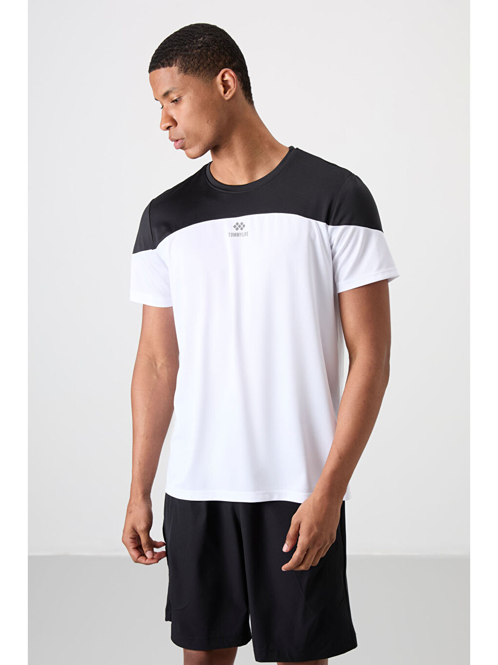 Beyaz Polyester Nefes Alan Dokulu İnce Esnek Standart Fit Erkek Performans Tişört - 88386-6