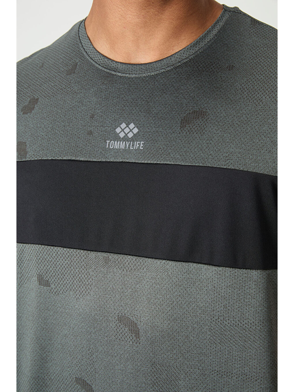 Haki Polyester Nefes Alan Jakarlı İnce Esnek Standart Fit Erkek Performans Tişört - 88398-4