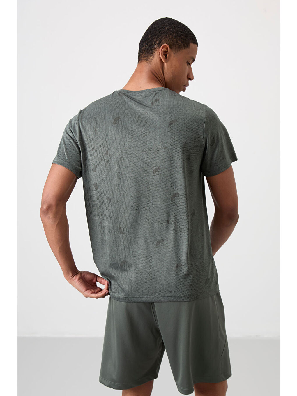 Haki Polyester Nefes Alan Jakarlı İnce Esnek Standart Fit Erkek Performans Tişört - 88398-8