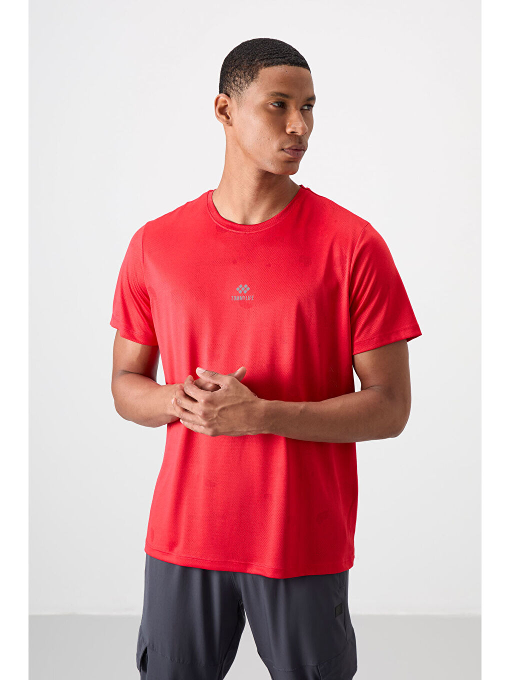 Kırmızı Polyester Nefes Alan Jakarlı İnce Esnek Standart Fit Erkek Performans Tişört - 88397-6