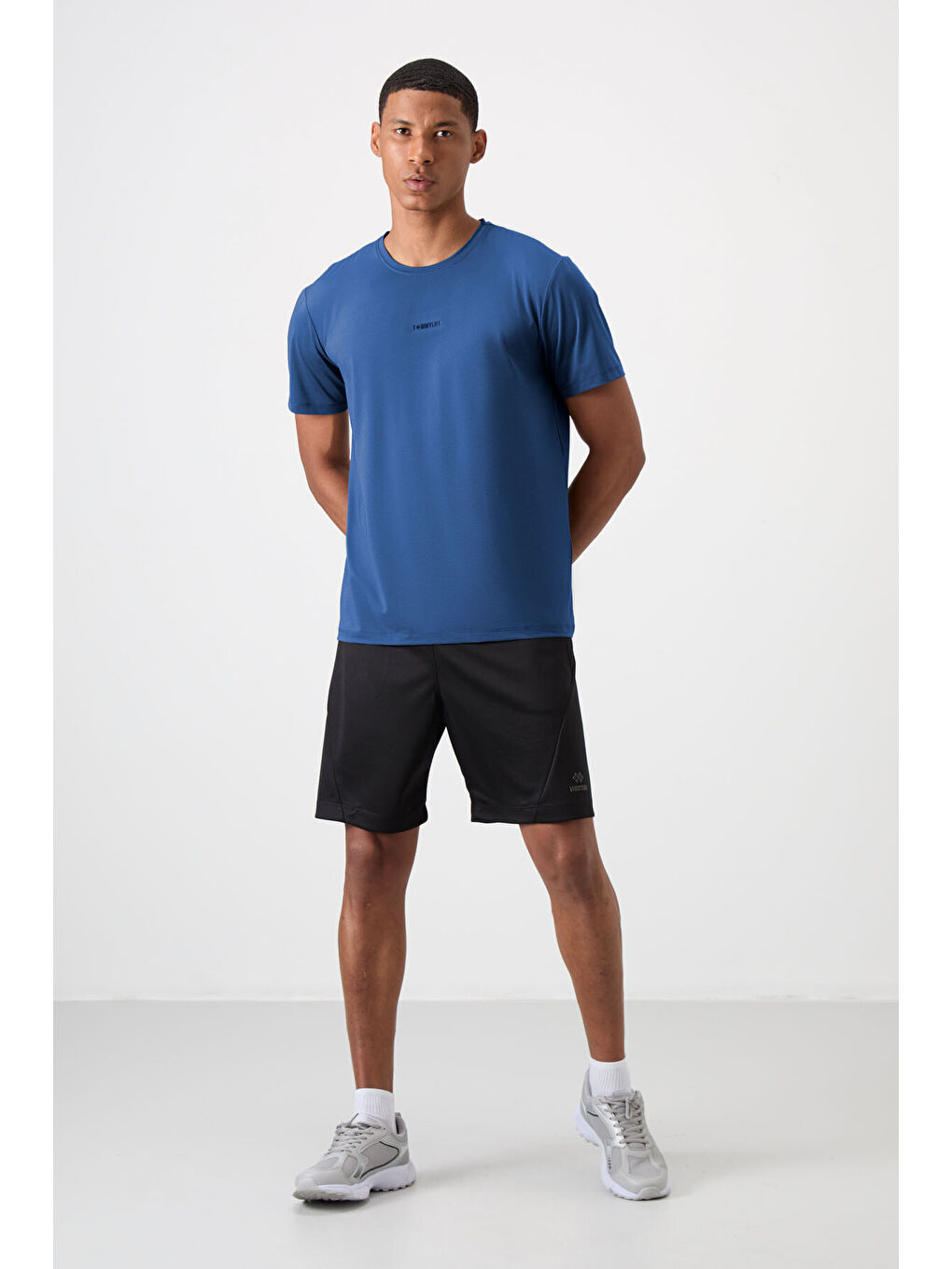 Mavi Parlament Polyester Nefes Alan Dokulu İnce Esnek Standart Fit Erkek Performans Tişört - 88384-8