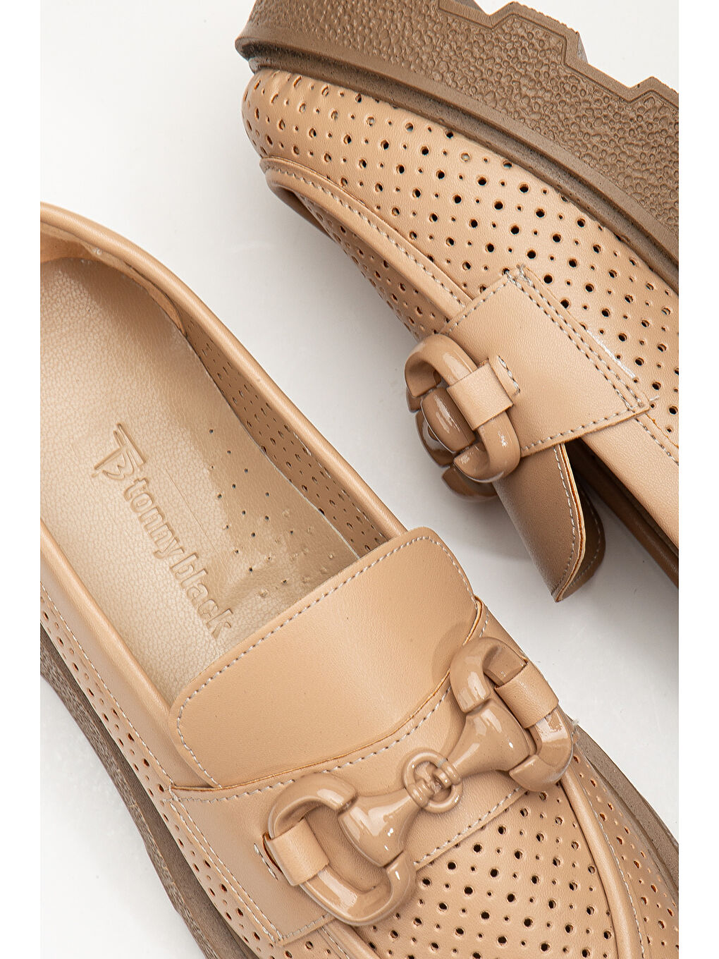 Bej Kadın Nude Puantiye Delikli Önü Tokalı Kalın Poli Taban Loafer-2