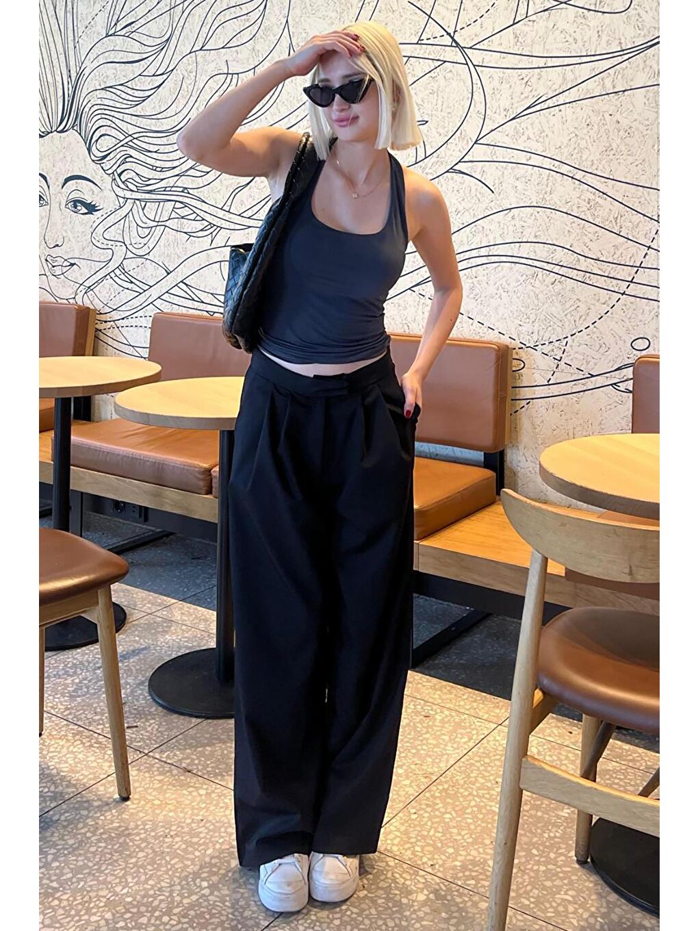 Siyah Yüksek Bel Rahat Kesim Bol Paça Pantolon-3