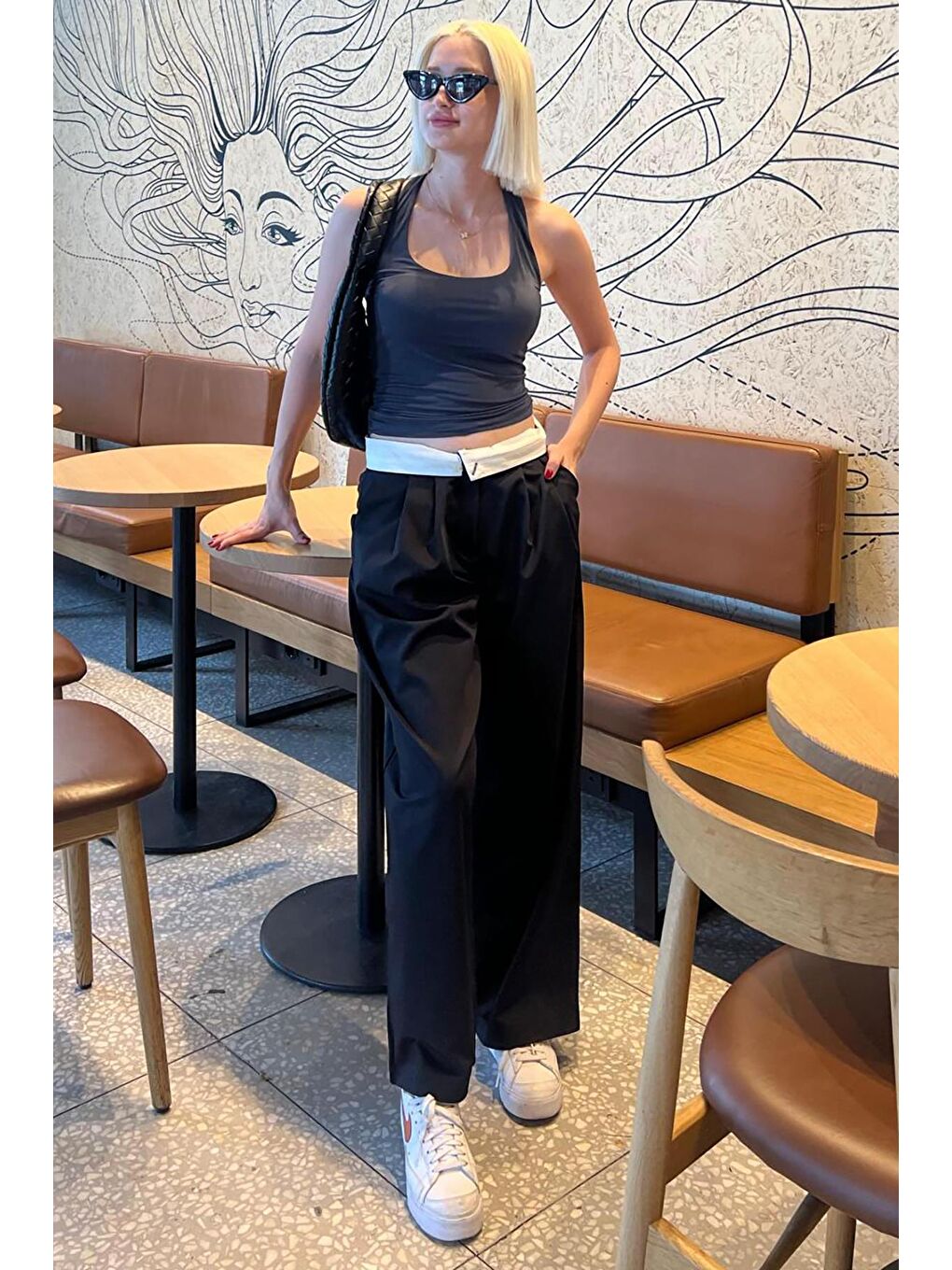 Siyah Yüksek Bel Rahat Kesim Bol Paça Pantolon-5