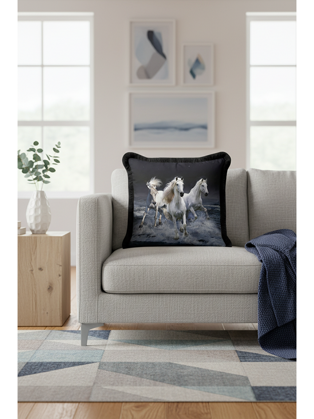 Karışık Vahşi Atlar Saçaklı Yastık Kılıfı - Doğal Özgürlük Temalı Modern Gri Siyah Püsküllü Kırlent Kılıfı-3